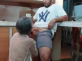 किचन क्विकी में स्टेपसन का क्रिम्पाई फिर कम निगला