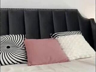 wanna hear this romanian camgirl's dirty talk while she sucks her dildo?