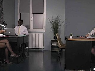 ओएमजी पॉली पोंस हॉर्नी एडी ऑफिस में टाइट एशियन गांड फाड़ता टाइट गांड चुदाई