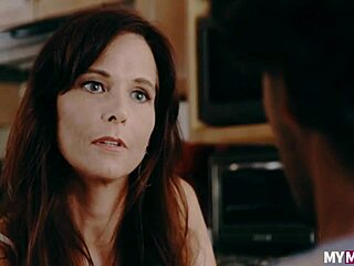 सायरन डे मेर मॉम्स ट्रेड कर हार्डकोर चुदाई पार्ट 1